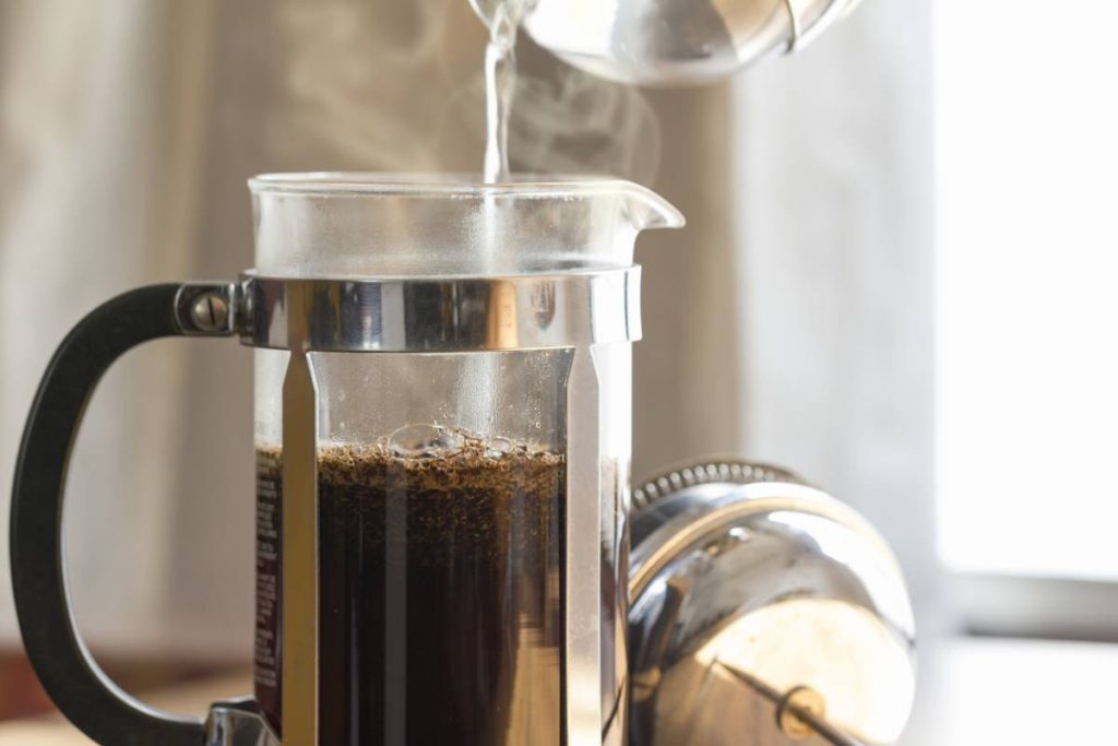Pourquoi la cafetière à piston révèle-t-elle mieux les arômes ?
