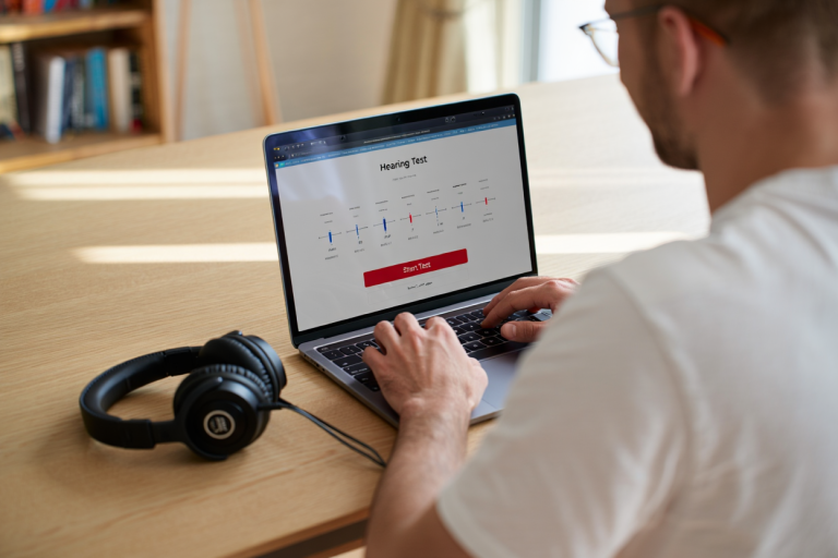 Tester votre ouïe en ligne : un premier pas vers une meilleure santé auditive